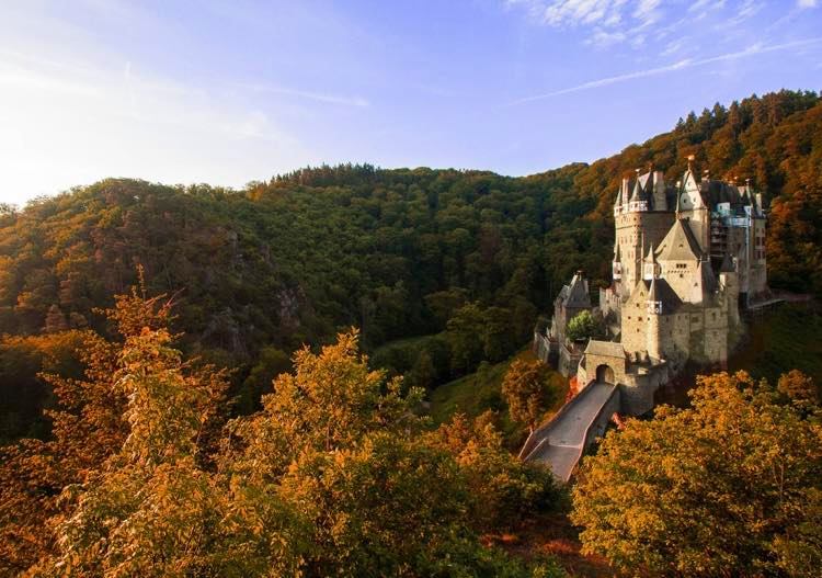 Burg Elz, direkt bei Ferienhäuser Mosel Chalets Ausflugsziele